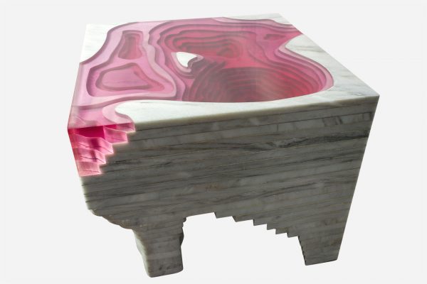 bureau topográfico de resina rosa con marmol blanco