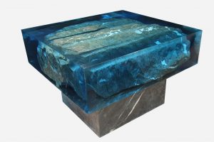 Mesa marmol en bruto encapsulado en resina azul